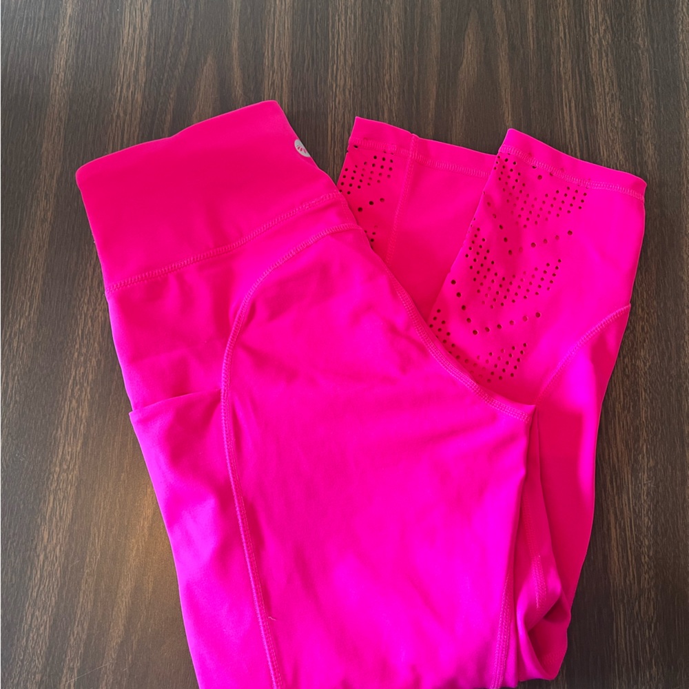 Senita Athletics Denali Laser Cut Capris - Punch size small